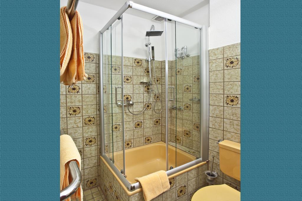 Zur Kastanie Hotel Mülheim an der Ruhr Стая снимка
